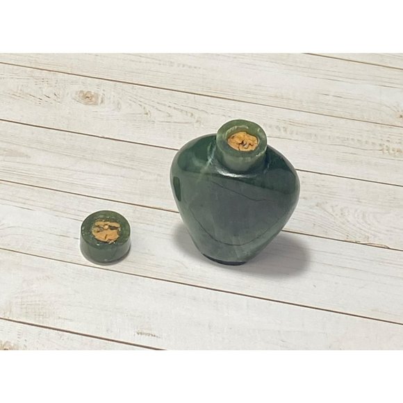 19th Century Chinese Spinach Green Jade Snuff Bottle Tapered Spade Form - Picture 5 of 10